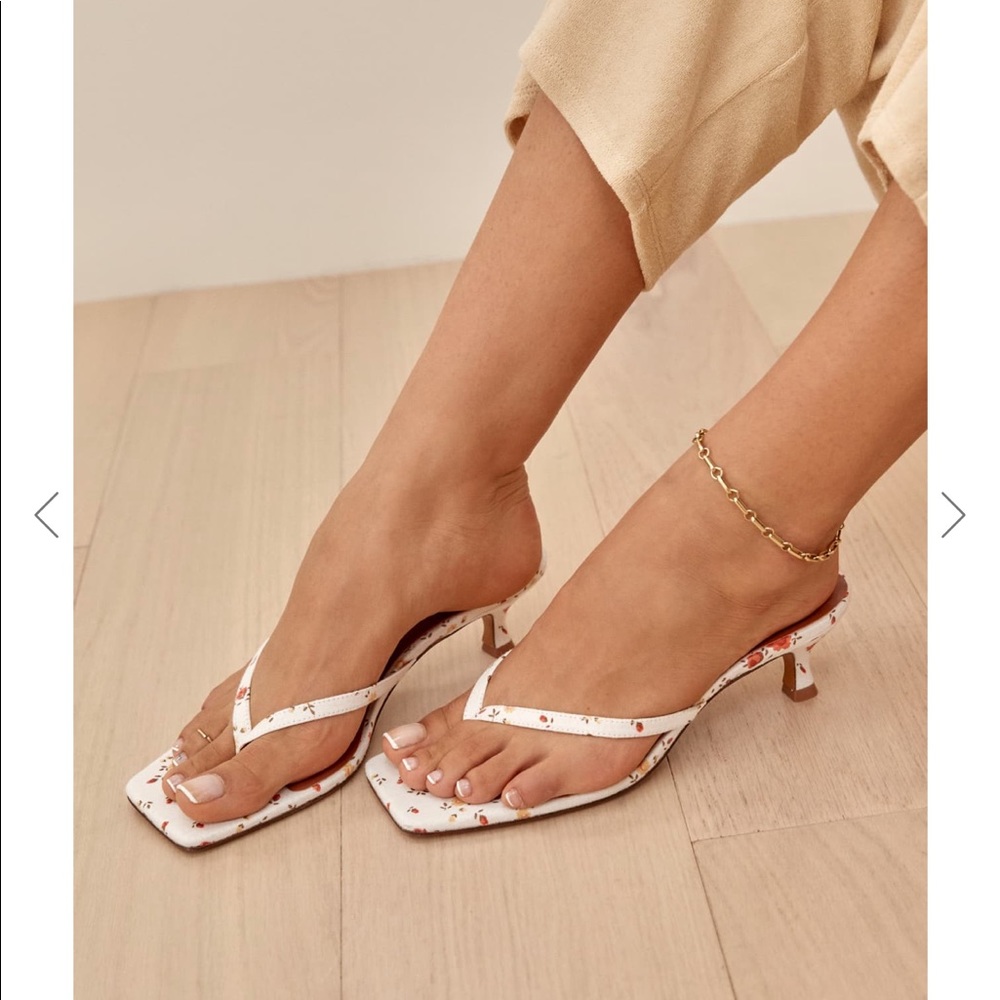 Never worn New Reformation Simonetta Square Toe Kitten Heel Thong Sandal